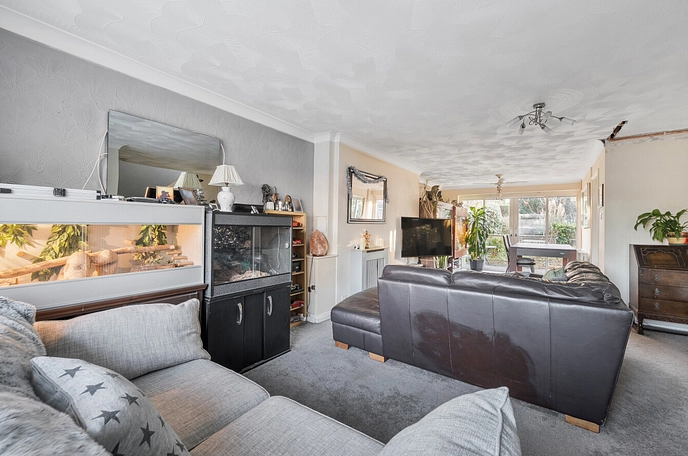 3 bedroom  semi-detached house for sale