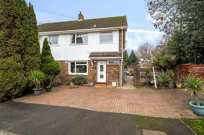 3 bedroom  semi-detached house for sale