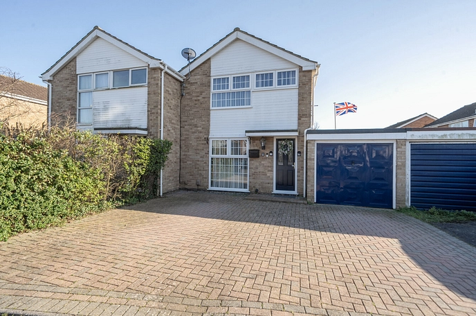 3 bedroom  semi-detached house for sale