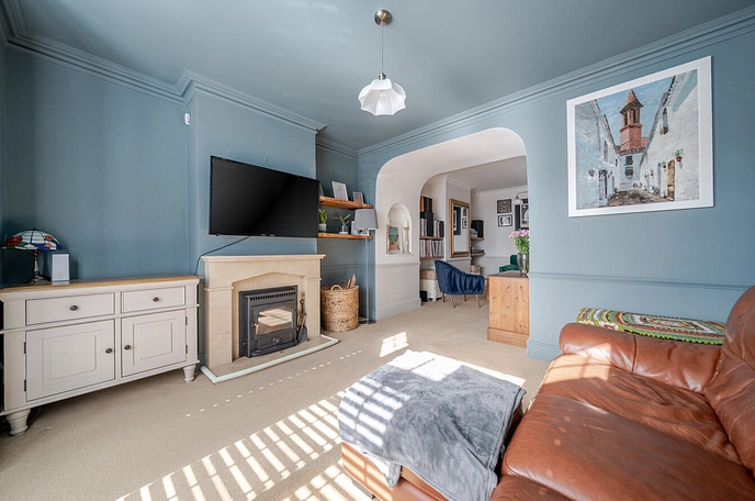 3 bedroom  semi-detached house for sale
