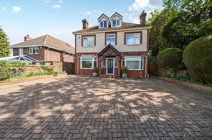 6 bedroom detached house for sale