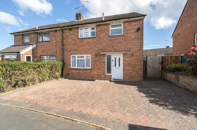 3 bedroom  semi-detached house for sale
