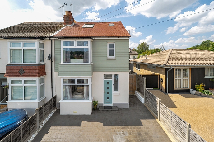 5 bedroom  semi-detached house for sale