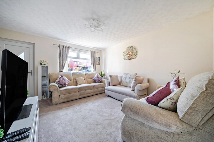 3 bedroom  semi-detached house for sale