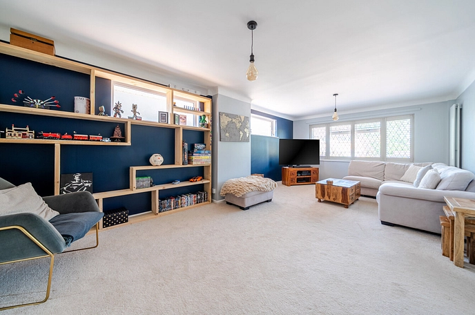 3 bedroom  semi-detached house for sale