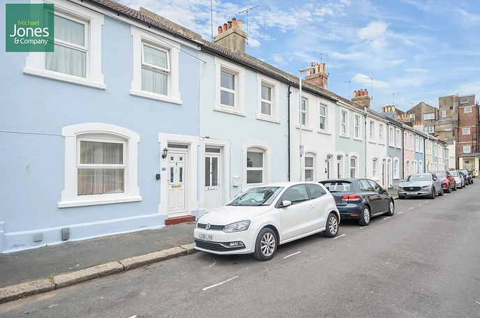 2 bedroom  terraced house to rent