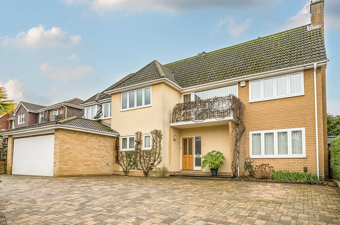 4 bedroom  detached house for sale