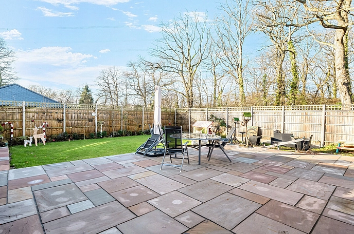 6 bedroom  detached bungalow for sale