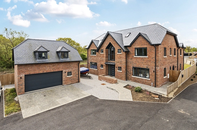 6 bedroom  detached house for sale