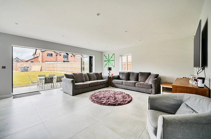 6 bedroom  detached house for sale