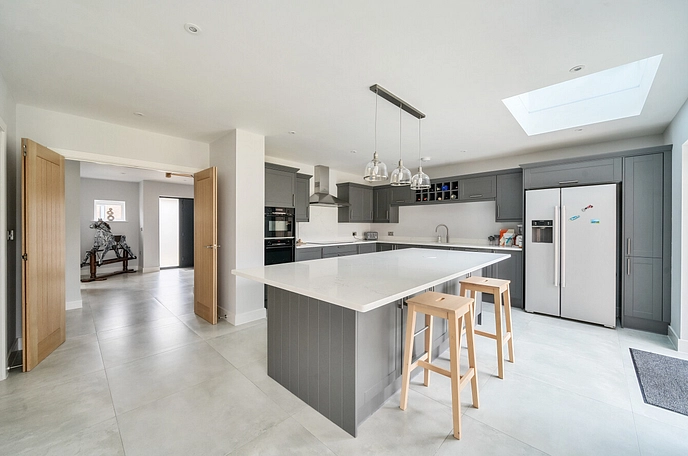 6 bedroom  detached house for sale
