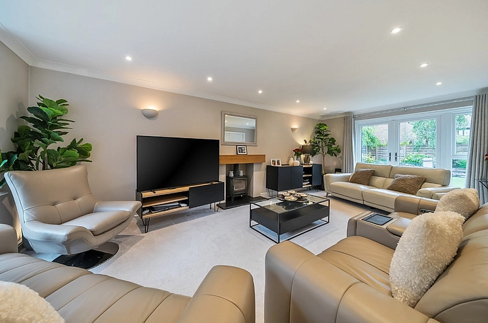 5 bedroom  detached house for sale