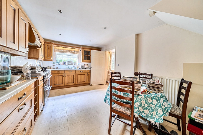 5 bedroom  detached house for sale