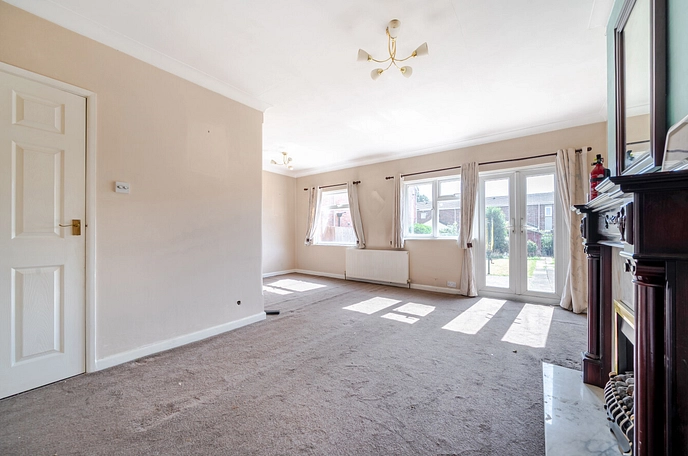 3 bedroom  semi-detached house for sale