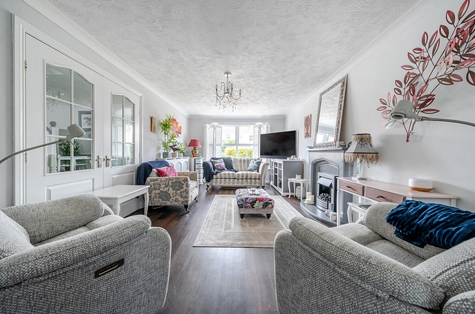 5 bedroom  detached house for sale