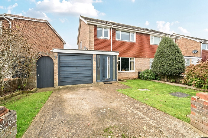 3 bedroom  semi-detached house for sale