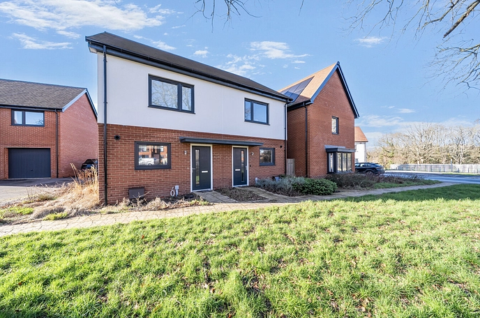 2 bedroom  semi-detached house for sale