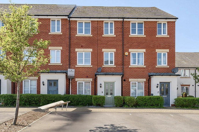 4 bedroom  terraced house for sale