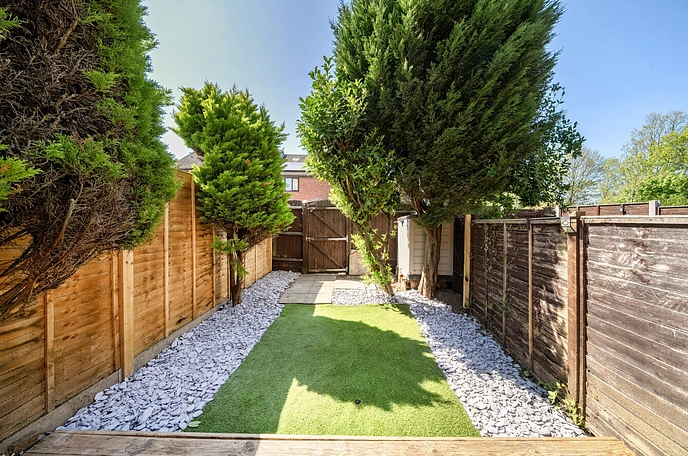 2 bedroom  terraced house for sale