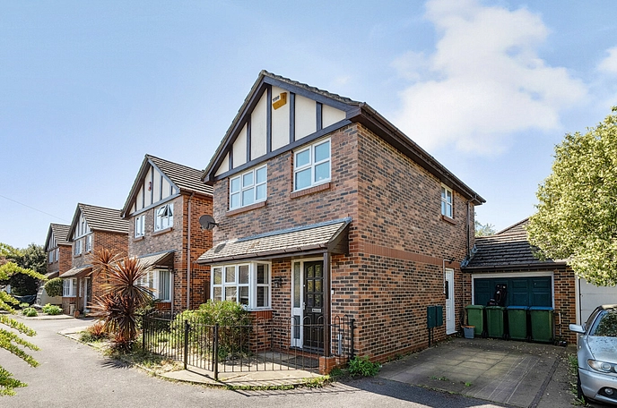 3 bedroom  detached house for sale