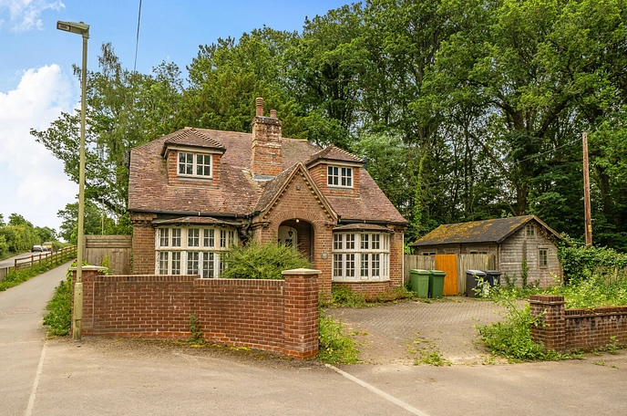 3 bedroom  detached house for sale