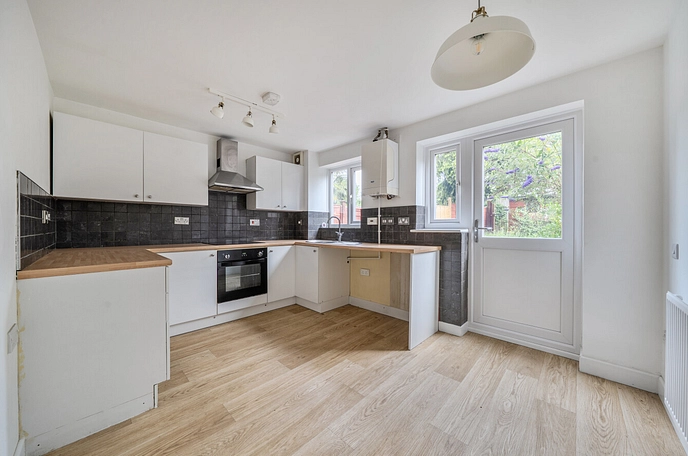 2 bedroom  terraced house for sale