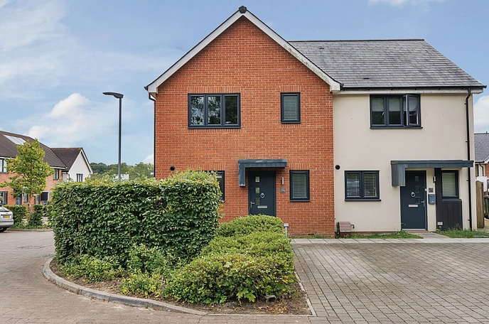 3 bedroom  semi-detached house to rent