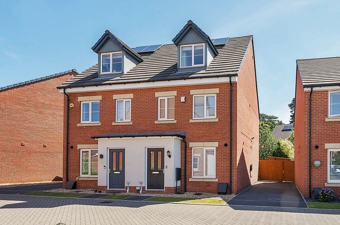 3 bedroom  semi-detached house to rent