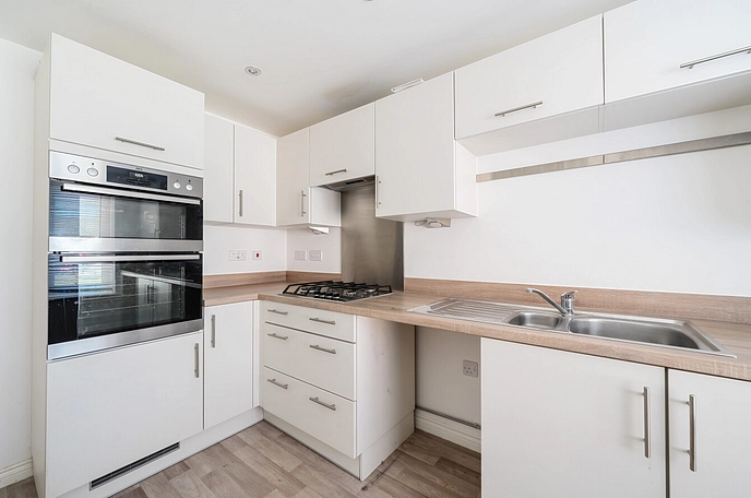 3 bedroom  semi-detached house to rent