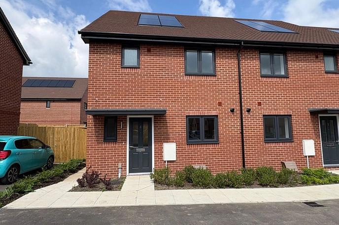 3 bedroom  semi-detached property to rent