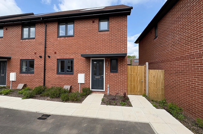 3 bedroom  semi-detached property to rent