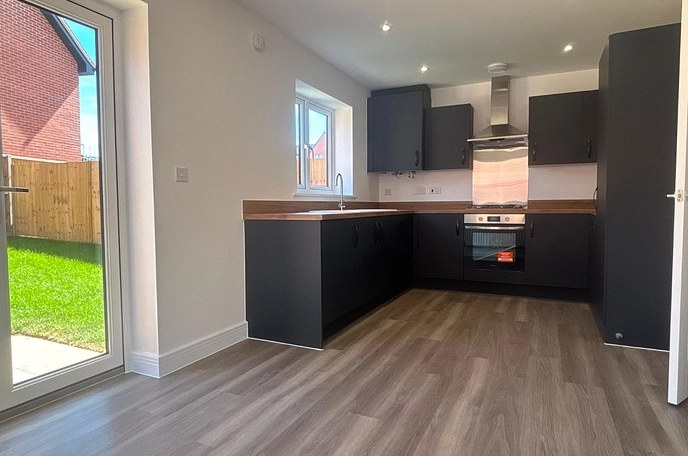 3 bedroom  semi-detached property to rent