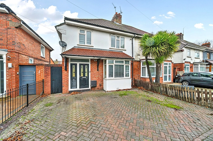 3 bedroom  semi-detached house for sale
