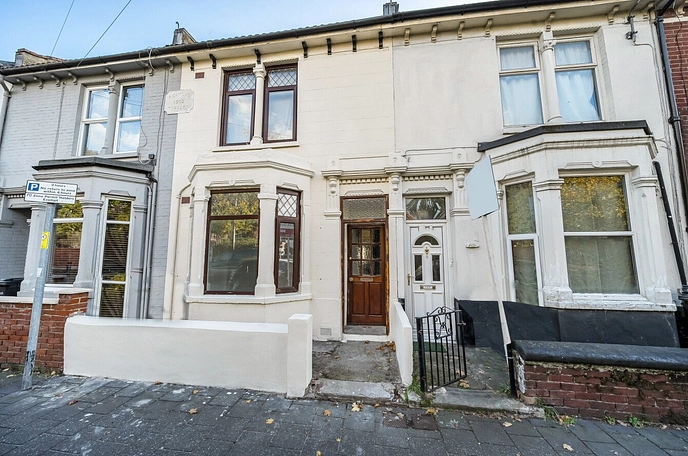 3 bedroom  terraced house for sale