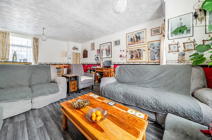 3 bedroom  terraced house for sale