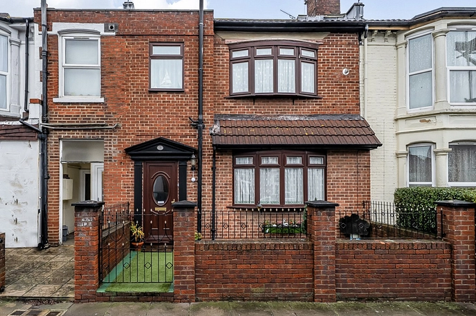 4 bedroom  terraced house for sale