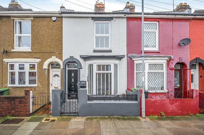 2 bedroom  terraced house for sale