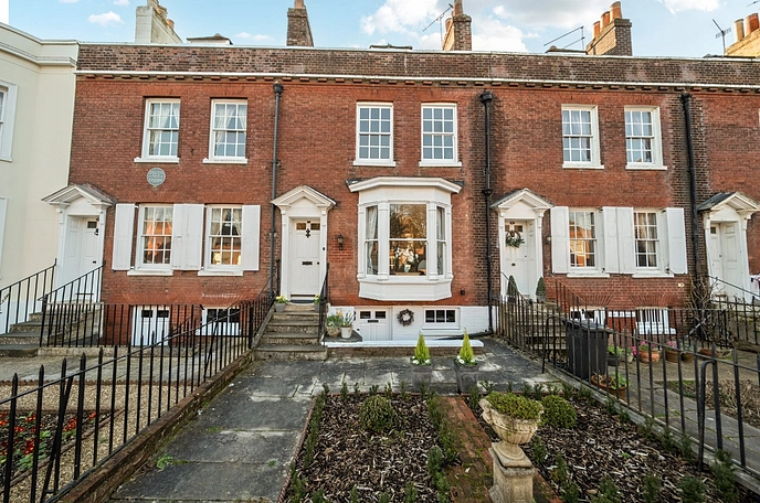 5 bedroom  terraced house for sale