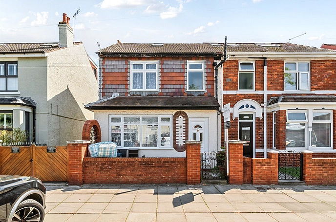 3 bedroom  semi-detached house for sale