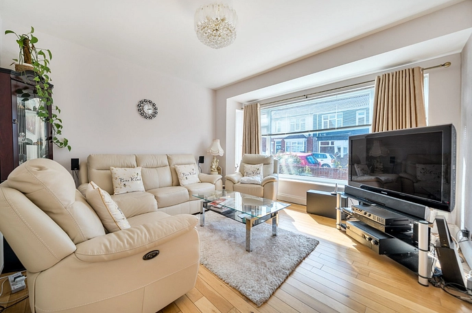 3 bedroom  semi-detached house for sale