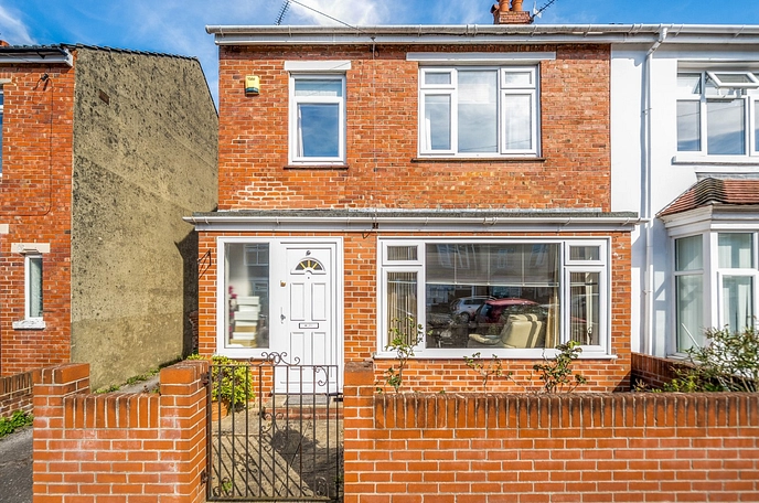 3 bedroom  semi-detached house for sale