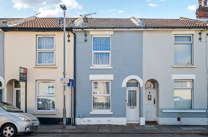 2 bedroom  terraced house for sale