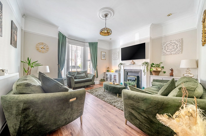 3 bedroom  semi-detached house for sale