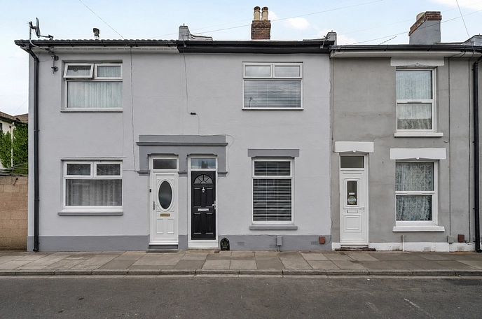 2 bedroom  terraced house for sale
