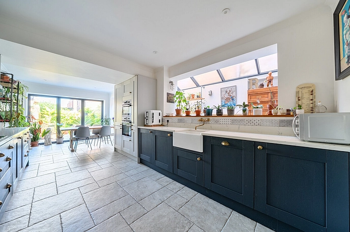 5 bedroom  terraced house for sale