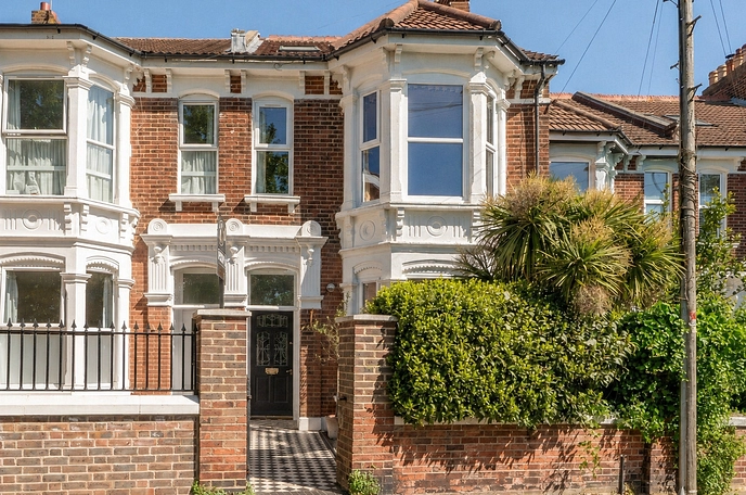 5 bedroom  terraced house for sale