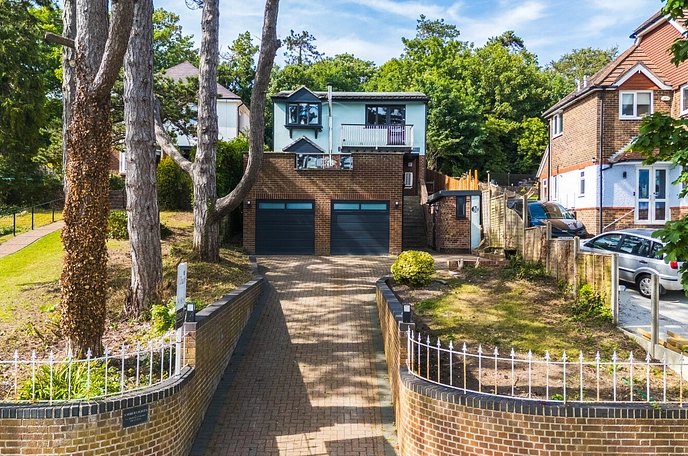 3 bedroom  detached house for sale