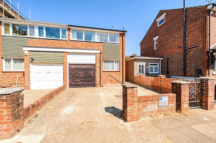 3 bedroom  semi-detached apartment for sale