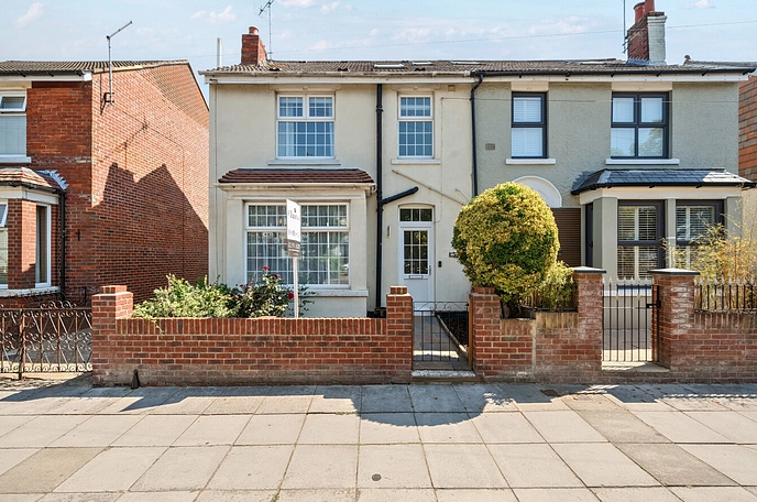 3 bedroom  semi-detached house for sale