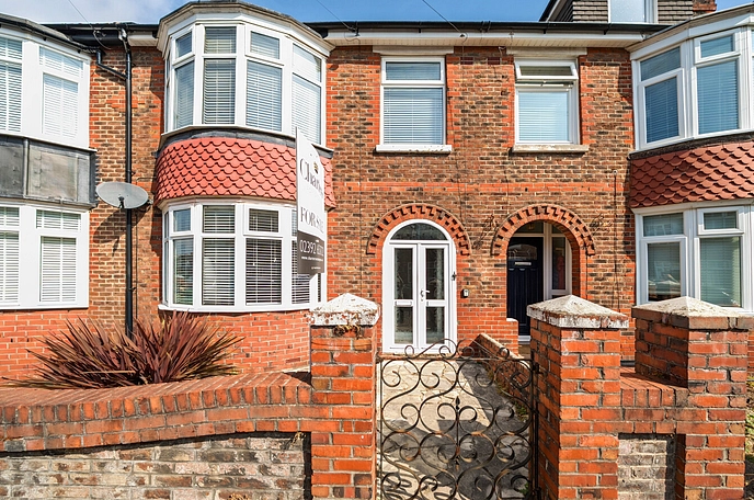 3 bedroom  terraced house for sale